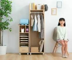 「省スペース木製キッズハンガーラック」